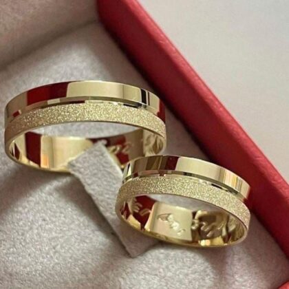 ALIANÇA DIAMANTADA COM FRISO CENTRAL