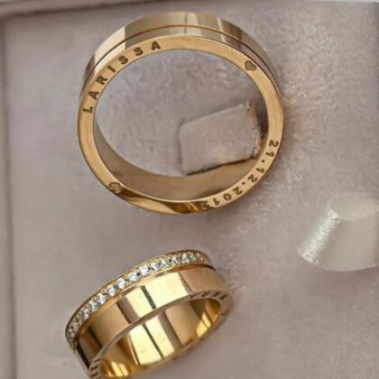 ALIANÇA MODELO BVLGARI COM NOMES LATERAIS