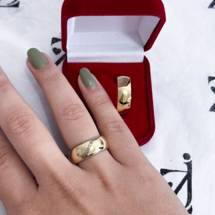 ALIANÇA FRISO DE PEDRAS DIAGONAL